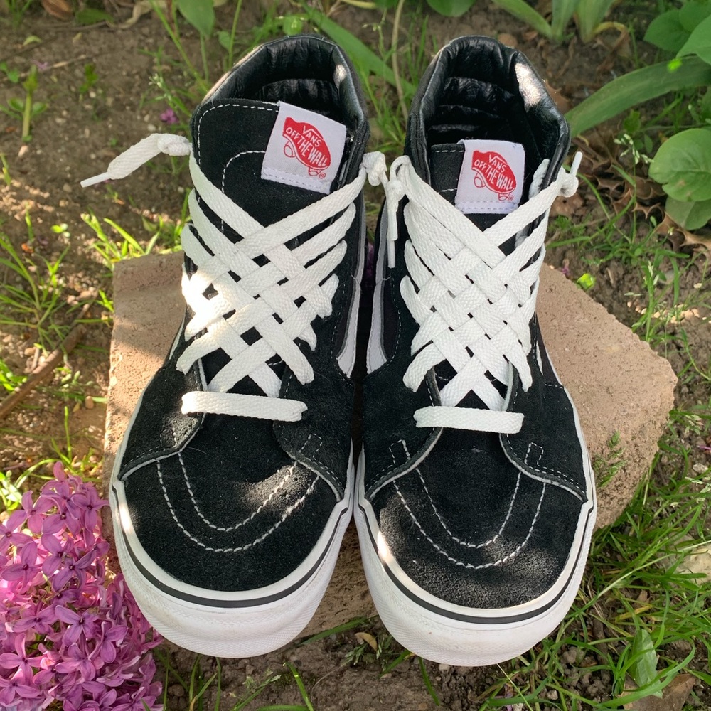 Practically New Sz 8.5 W OR Sz 7 M Hightops Vans